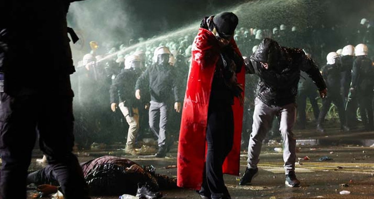 İstanbul’da göstericilere polisten sert müdahale